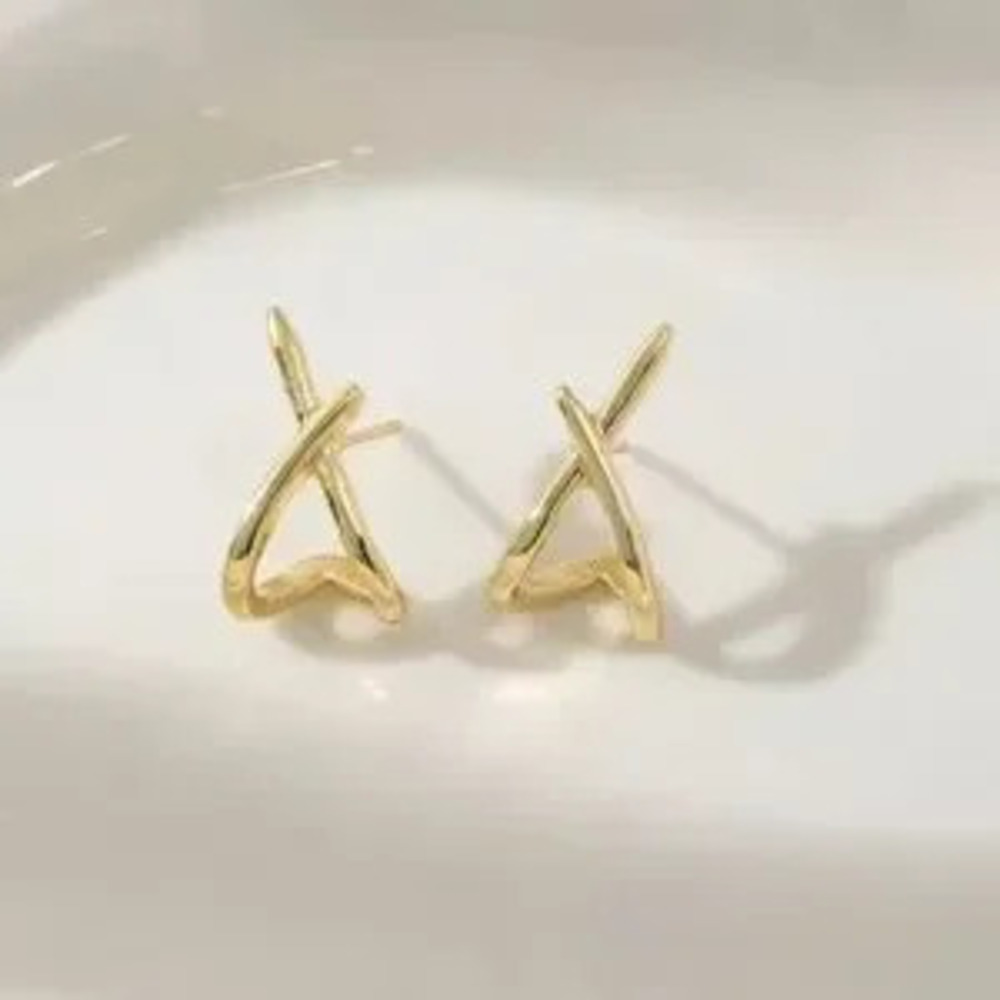 Elegant Gold Crossover Earrings X stud Criss cross Stud